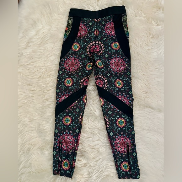 Nike x Riccardo Tisci Kaleidoscope Floral Leggings As Seen on Daisy Ridley - Picture 5 of 8